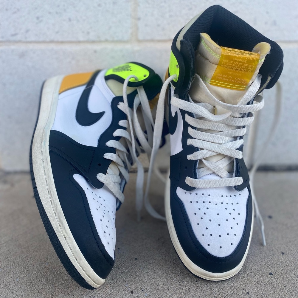 Jordan 1 Retro Volt Gold men’s 8 EUC 100% authentic